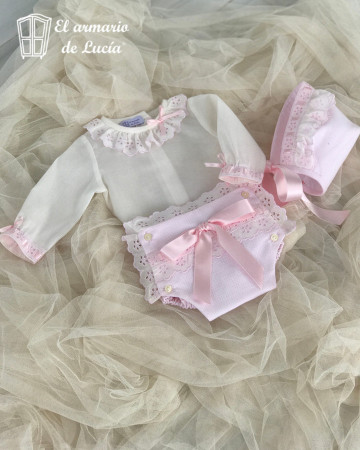Cubrepañal, blusa manga larga y capota Ángela